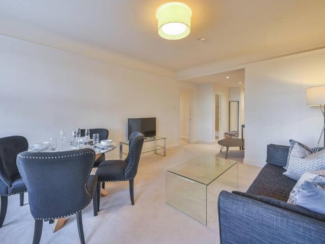Fulham Road, Chelsea, London, SW3 2 bed flat to rent £4,767 pcm £1,100 pw