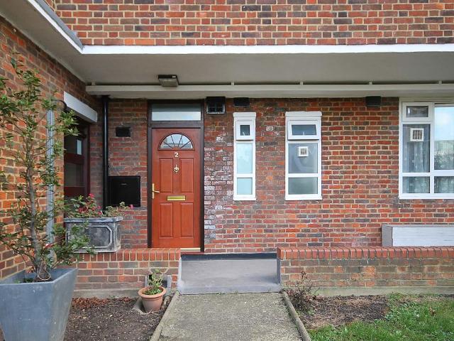 Fulham Road, Fulham SW6, 2 bed flat to rent, £2,750 pcm | PrimeLocation