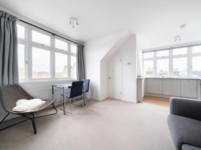 Fulham Road, London SW6 1 bed flat to rent £2,100 pcm £485 pw