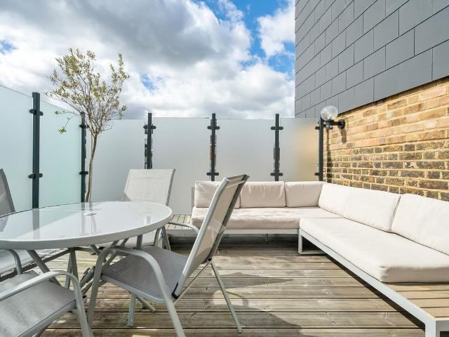 Fulham Road, London SW6, 1 bed flat to rent, £2,500 pcm | PrimeLocation