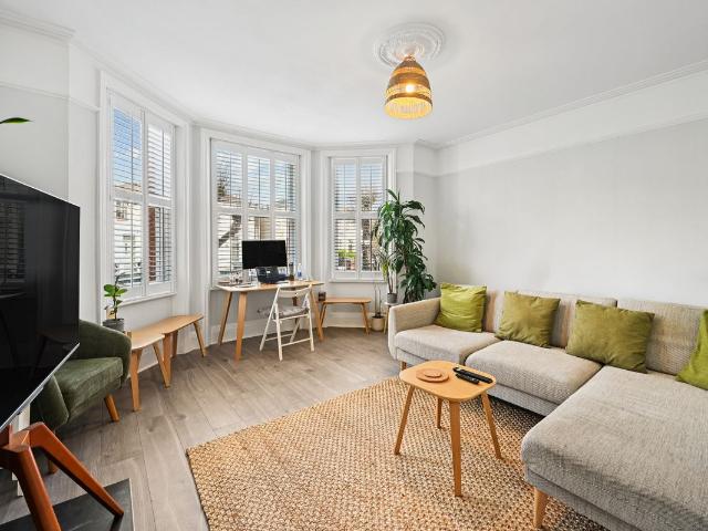 Fulham Road, London SW6, 2 bed flat to rent, £2,950 pcm | PrimeLocation
