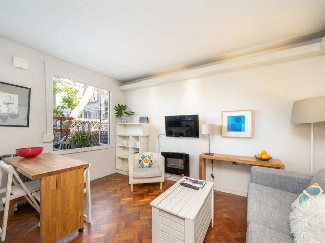 Fulham Road, London SW10 1 bed flat to rent £1,998 pcm £461 pw
