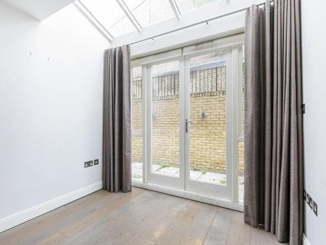 Fulham Road, London SW10, 1 bed flat to rent, £2,250 pcm | PrimeLocation