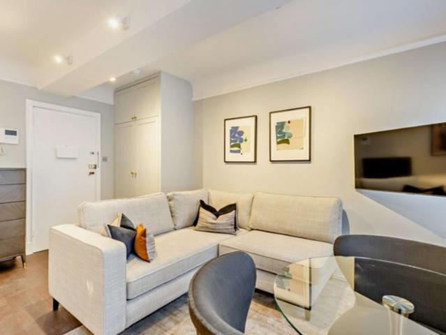 Fulham Road, London SW3 Studio to rent £2,383 pcm £550 pw