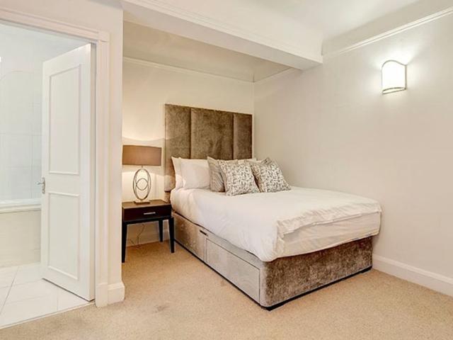 Fulham Road, Pelham Court SW3, 1 bed flat to rent, £2,383 pcm | PrimeLocation