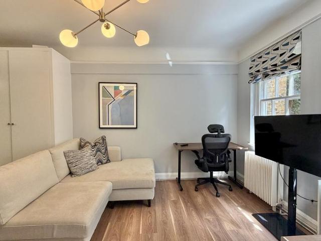 Fulham Road Studio to rent £2,383 pcm £550 pw