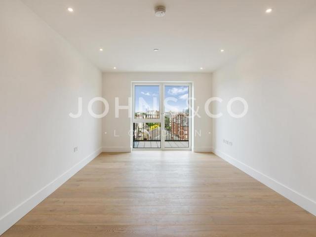 Fulham Reach, Hammersmith, London, W6 2 bed apartment to rent £4,199 pcm £969 pw
