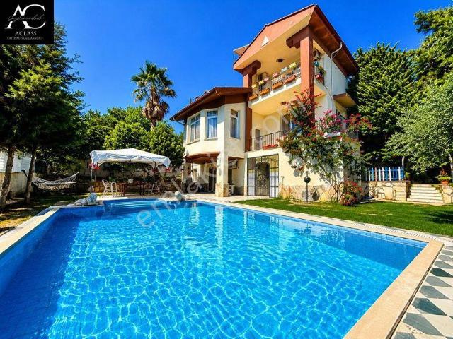 Full Manzara 1 Dönum Icerısınde özel Havuz bahçe özel Otopark 6+1 tamamı Müstakil Villa