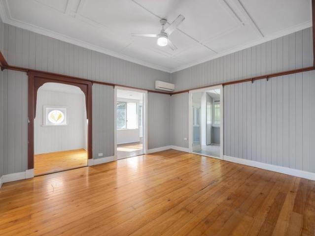 FULL OF CHARACTER, PACKED WITH SPACE & PERFECTLY POSITIONED WELCOME TO 45 TOOLOOA STREET!