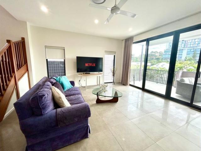 Full AC 4BR Duplex | Balcony & 2 mins to station