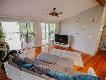 House to rent in Macleay Island - Parking