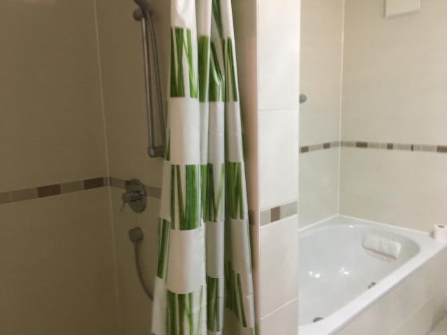 Full Apartment, bright 3 Room, 2 BathRoom, up to 8 ppl, by ICM Conf. Center, direct Metro 15 min to CityCenter/Oktoberfest, Parking, Balcony