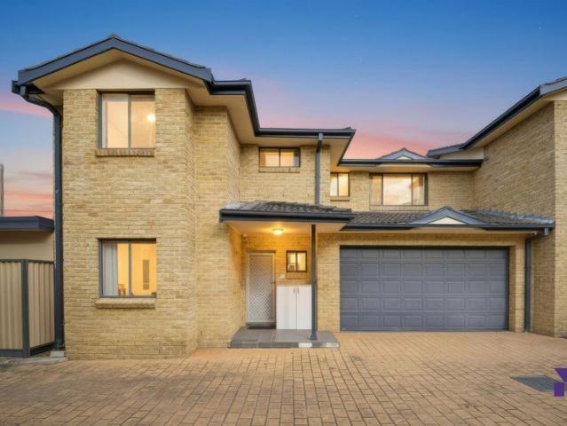 Full brick north facing townhouse enjoys a front corner position