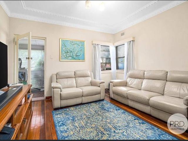 Full Brick Classic Three bedroom House With Beautiful Garden In Blue Chip Location!