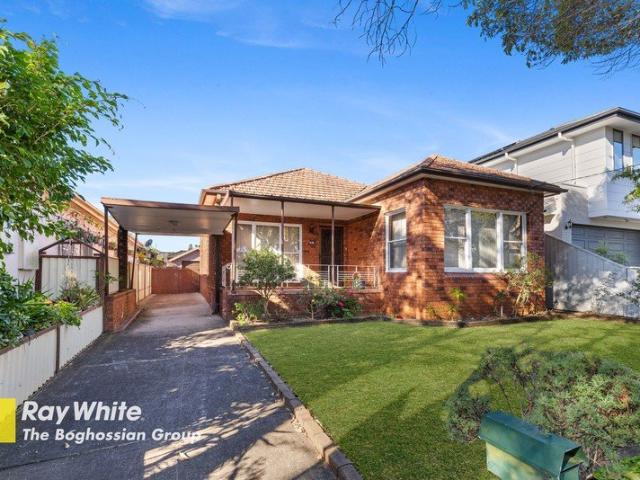 Full Brick Family Beauty in a Prime Location