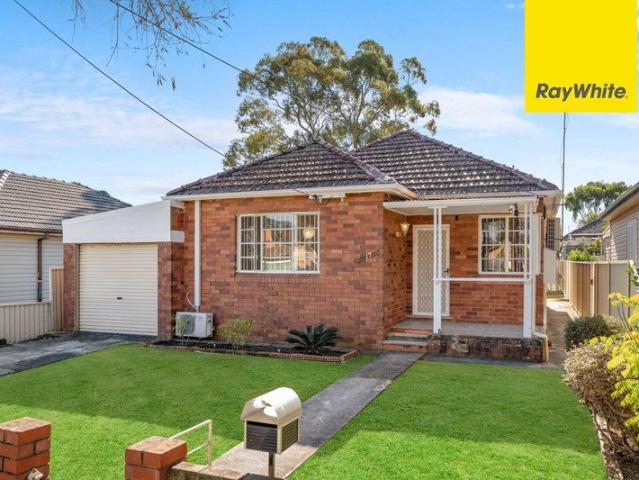 FULL BRICK FAMILY HOME ON A LEVEL CLEAR BLOCK