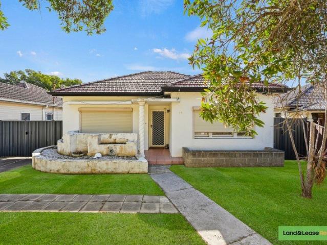 Full Brick Home & Granny Flat on Prime 676sqm block