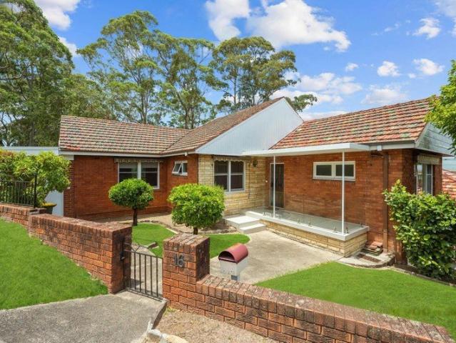 Full Brick Residence on the Eastwood Border | Eastwood Public Catchment