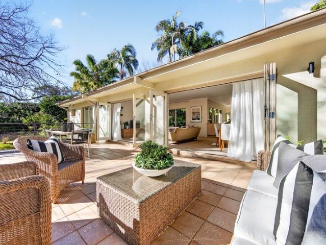 Full brick single level liveability in a magnificent setting