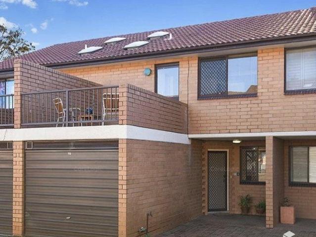 Full Brick Townhouse With 2 Courtyards Total Area 170 Sqm