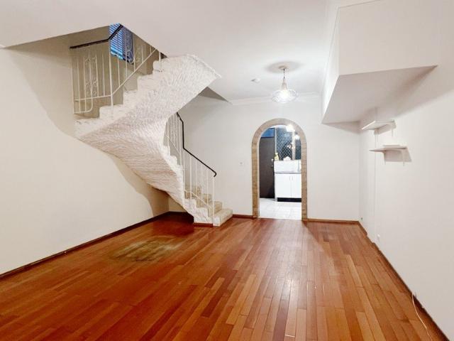 FULL BRICK TOWNHOUSE AT PREMIUM LOCATION!