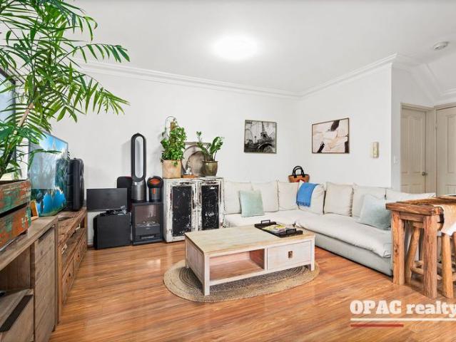 FULL BRICK TOWNHOUSE IN HANDY LOCATION