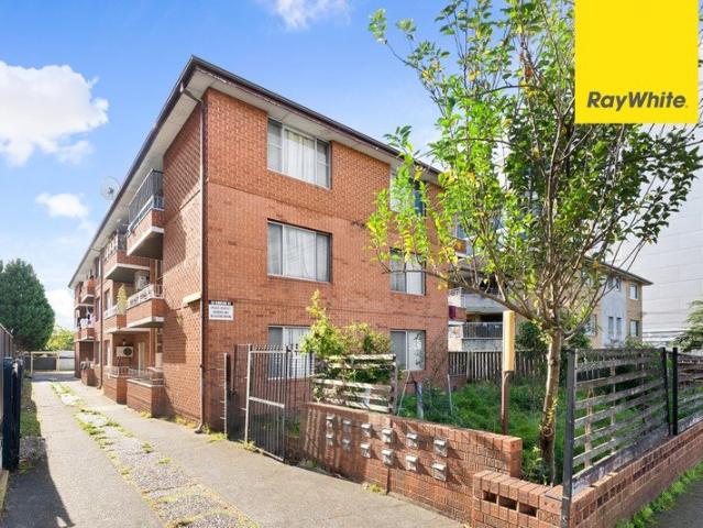 Full Brick Unit in a Prime Auburn Location