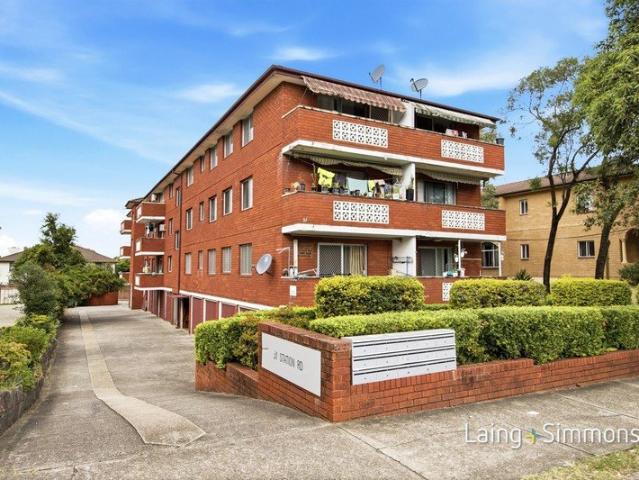Full Brick 3 Bedroom Unit with Garage