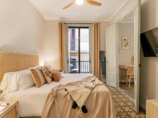 FULL BRIGHT APARTMENT WITH TERRACE NEAR PLAÇA REIAL