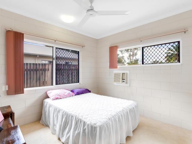 Full Duplex 2 x 2 Bedrooms + Lock up Garage x 2 Sensational Investment!