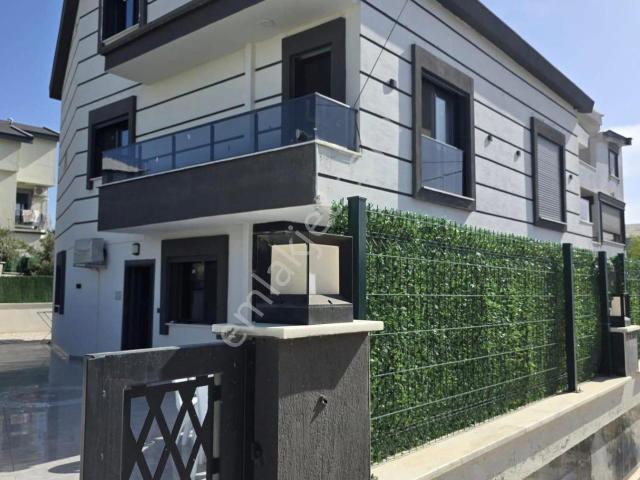 Full Eşyalı Deniz Manzaralı Havuzlu Uyguna Villa
