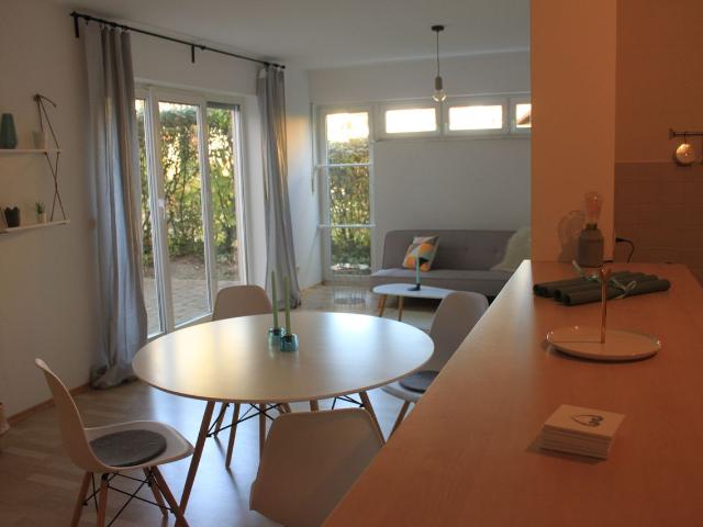 Full Furnished Apartment 80m², ground floor, 2,5 rooms, with terrace in Frankfurt´am Main Niederrad, Frankfurt Amsterdam Apartments for Rent
