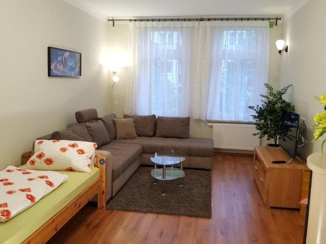 Full furnished apartment with balcony near to the city center and the trade fair, Leipzig Amsterdam Apartments for Rent