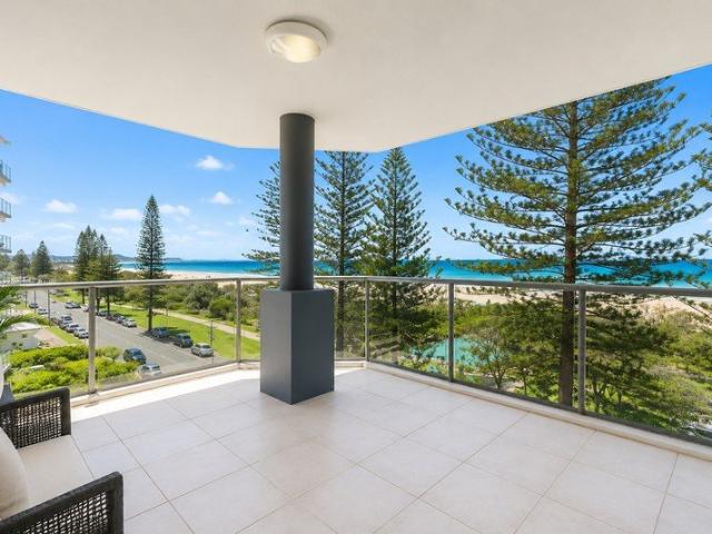 FULL FLOOR BEACHFRONT RESIDENCE EXCLUSIVE BILINGA POSITION