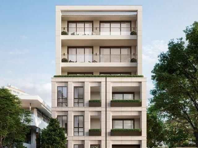 Full floor garden residence with spacious indoor and outdoor living