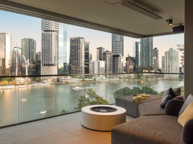 Full Floor Walan Residence with Uninterrupted City Skyline