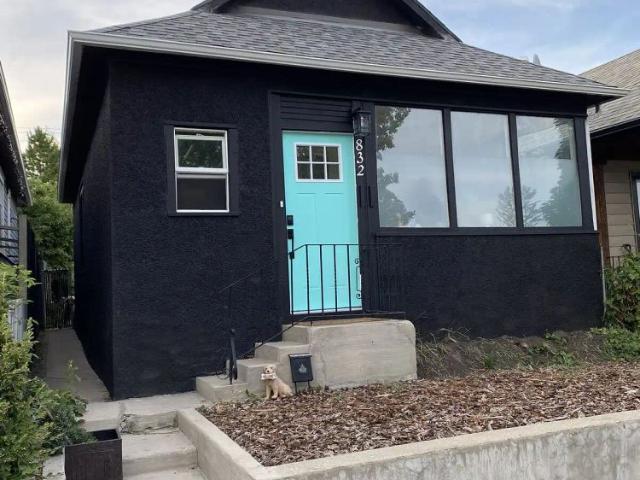 FULL House with Large Fenced Backyard — 2 Bedrooms House