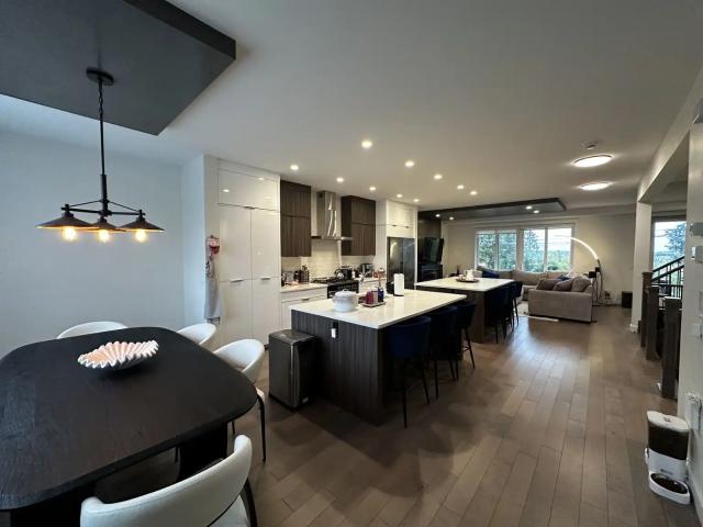 Full House, 4 Bed, 3.5 Bath, Heated Front Drive Garage, Backing onto the Ravine