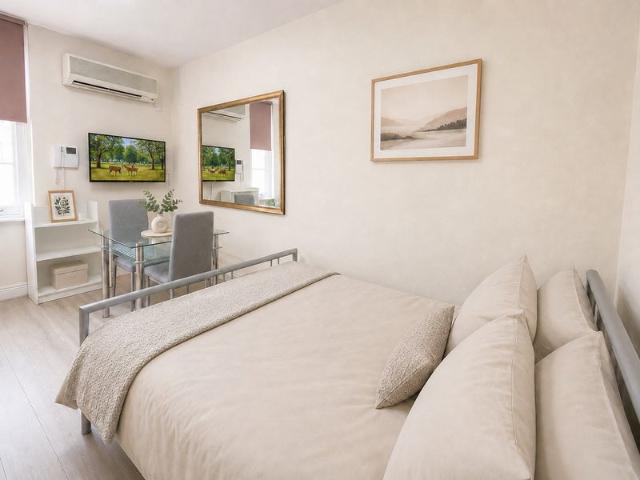 Full Kitchen Double Studio & Lift Long/Short Let