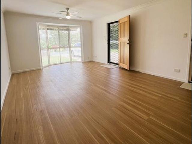Full Renovated Duplex Walking distance to Griffith University and Hospital