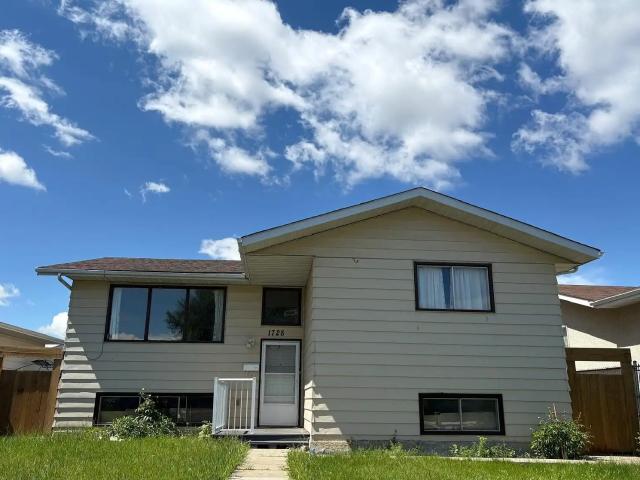 Full Renovated House for Rent in Meyokumin / Millwoods