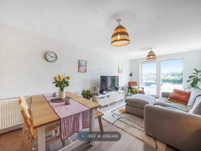 Fuller Court, London N8, 2 bed flat to rent, £2,350 pcm | PrimeLocation