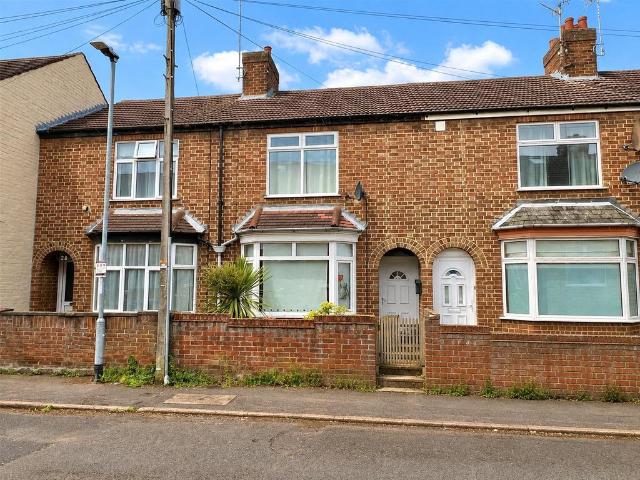 Fuller Street, Northamptonshire NN16 3 bed terraced house to rent £1,050 pcm £242 pw