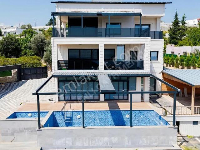 Full+full Eşyalı Havuzlu Tripleks Villa