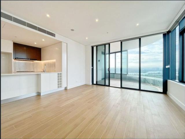 Fully Timber Floor city view three bedroom apartment for lease