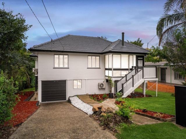 Fully Updated Cottage Outstanding Value