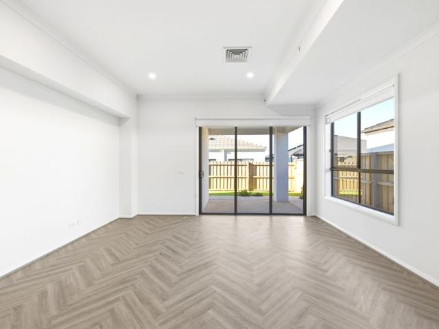 Fully Upgraded Luxury Living in the Prestigious Unity Park Estate!