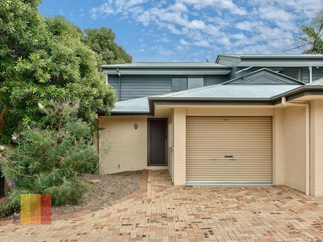 FULLY AIR CONDITIONED 2 BEDROOM TOWNHOUSE IN EVERTON PARK