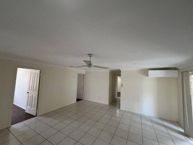 FULLY AIR CONDITIONED FAMILY HOME, CLOSE TO SCHOOLS & MORE!