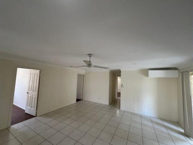 FULLY AIR CONDITIONED FAMILY HOME, CLOSE TO SCHOOLS & MORE!